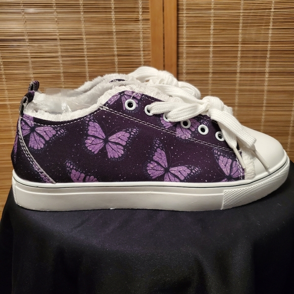 Evaless Shoes - Purple butterfly canvas sneakers